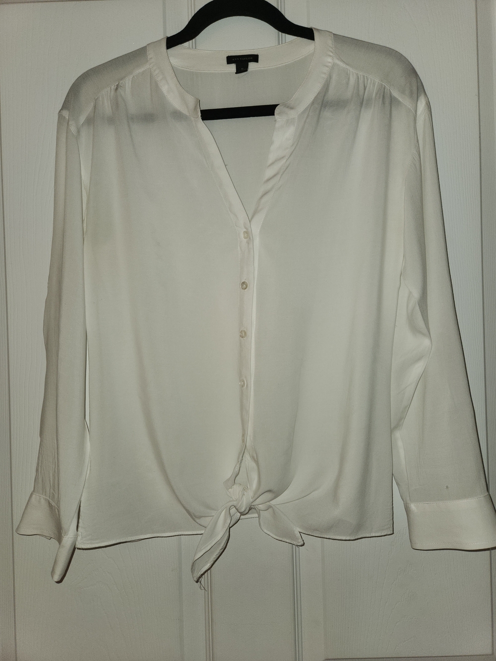 Ann Taylor White Button-Front Tie-Hem Blouse